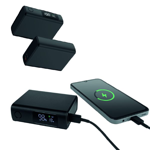 DrChargeFusion45 mit Ladestandsanzeige und angeschlossenem Smartphone