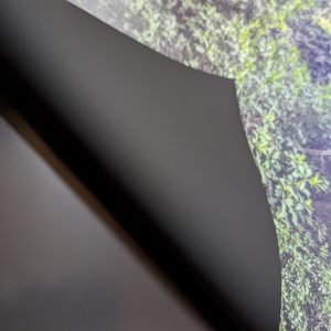 angehobene Ferrofolie auf Magnetfolie geheftet