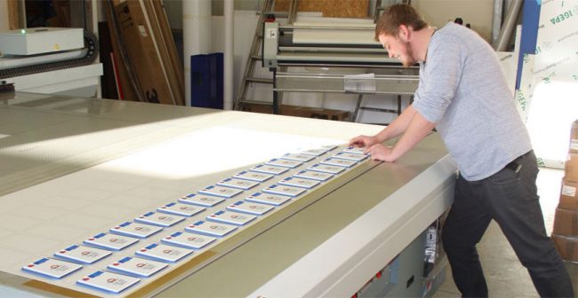 dennis-schaefer-azubi-medientechnologe-digitaldruck